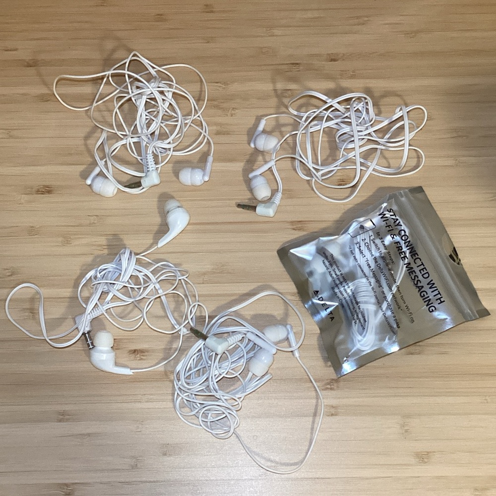 5 White Wired Earphones